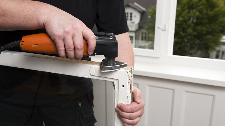 Få det gamle vindue til at lukke let