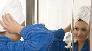 Slip for dug med et dugfrit spejl