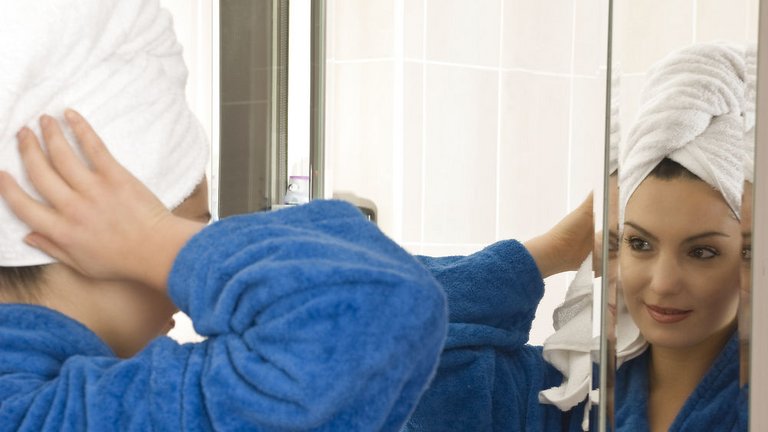 Slip for dug med et dugfrit spejl