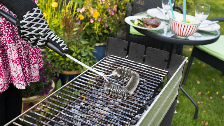 grillrist renses med grillbørste