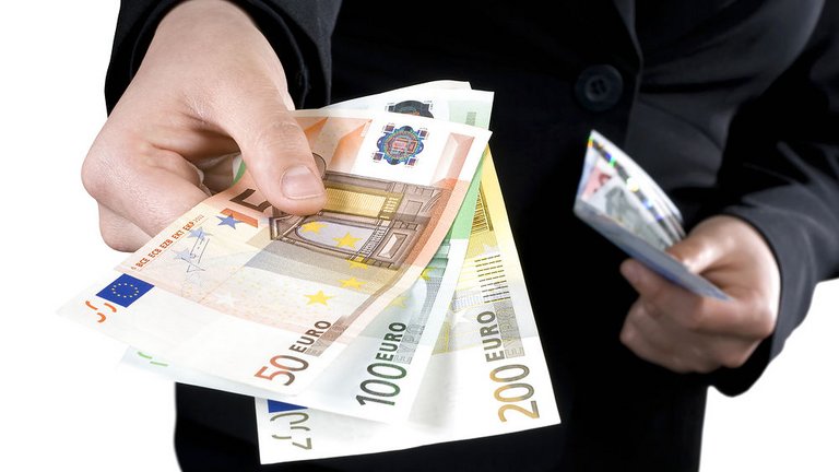 Betaling til håndværkeren eller byggefirmaet