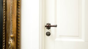 Sådan reparerer du et løst håndtag