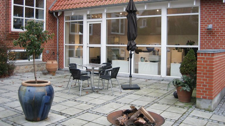 Sådan får du plads til dine ting til terrassen og altanen