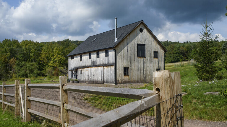 Sophie Wallas Rasmussens hus, bygget som en lade, i Catskill Mouintains, staten New York, USA