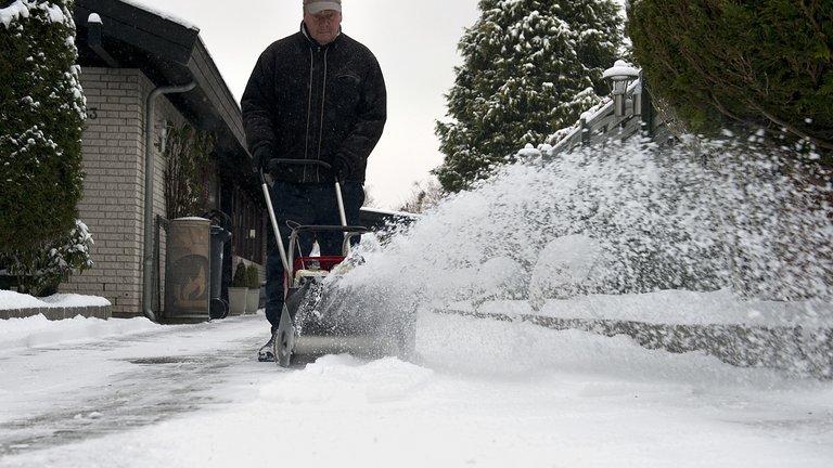 Hver fjerde rydder sne for sent