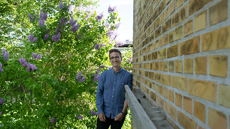 Morten Fabricius Meyer ved familiens bungalow