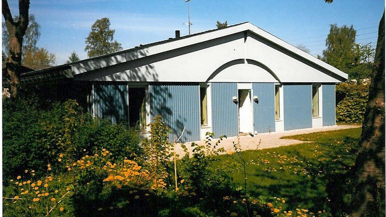 Bolig bygget af stålplader