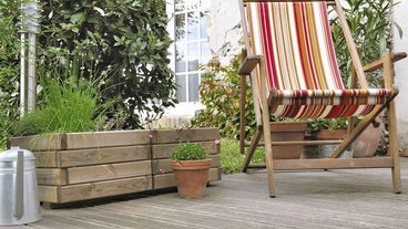 Ren og algefri træterrasse