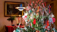 Sådan er de danske juletræer blevet pyntet gennem tiden