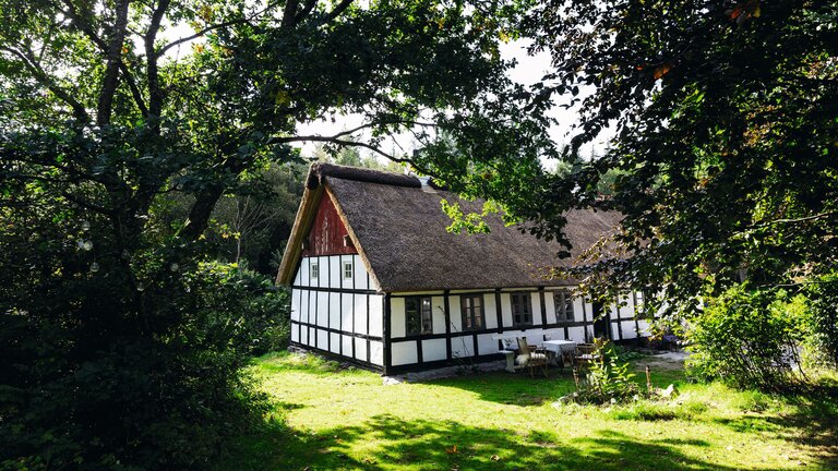 Arkitektens eget sommerhus: Hist hvor vejen slår en bugt