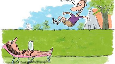 Mand hopper på trampolin og kigger ind til nabo