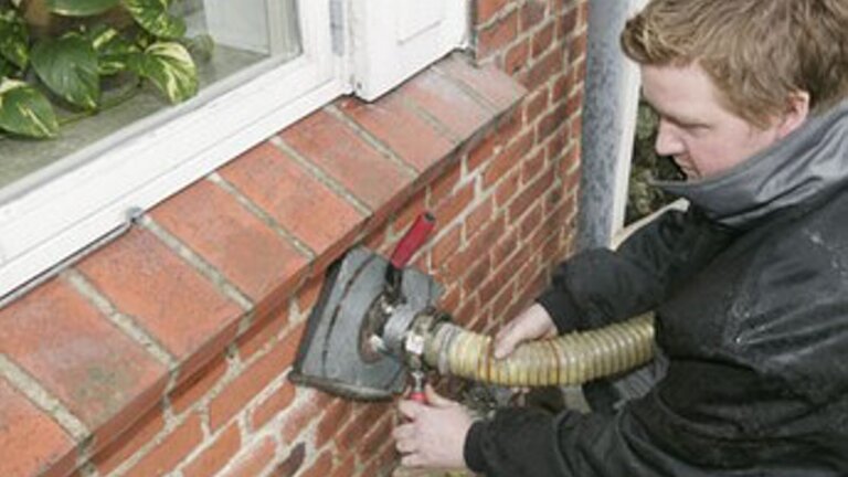 Sådan vælger du den bedste hulmursisolering til din bolig