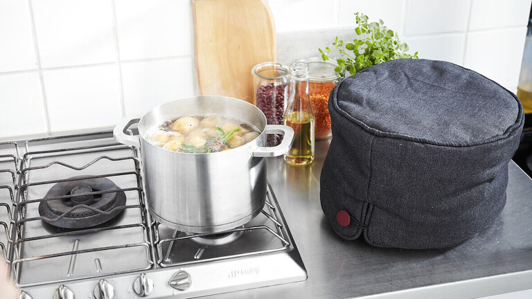 Spar energi på madlavning: Sådan laver du mad i en høkasse