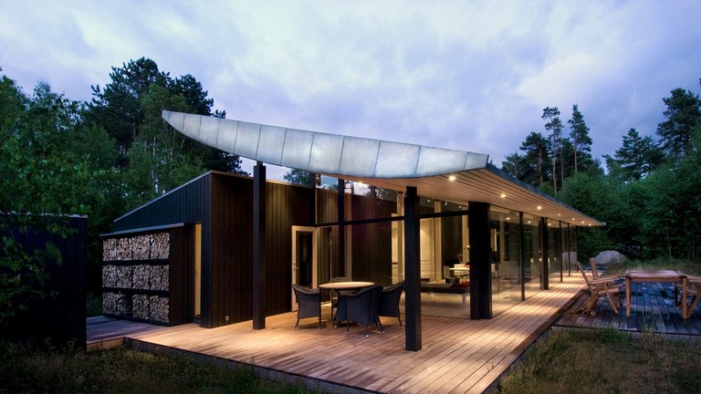 Aerodynamisk sommerhus med 15 meter lang stue
