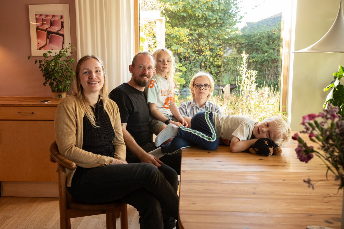 Rikke Feder Piil med hendes mand og deres tre børm