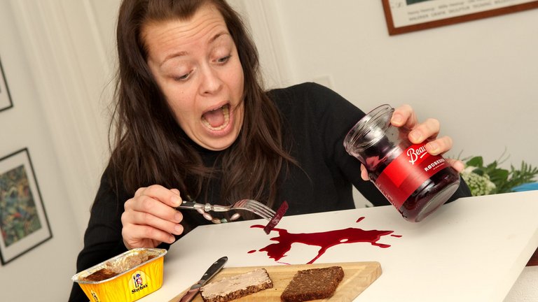 Hvordan fjerner du svære pletter fra din hvide laminatbordplade?