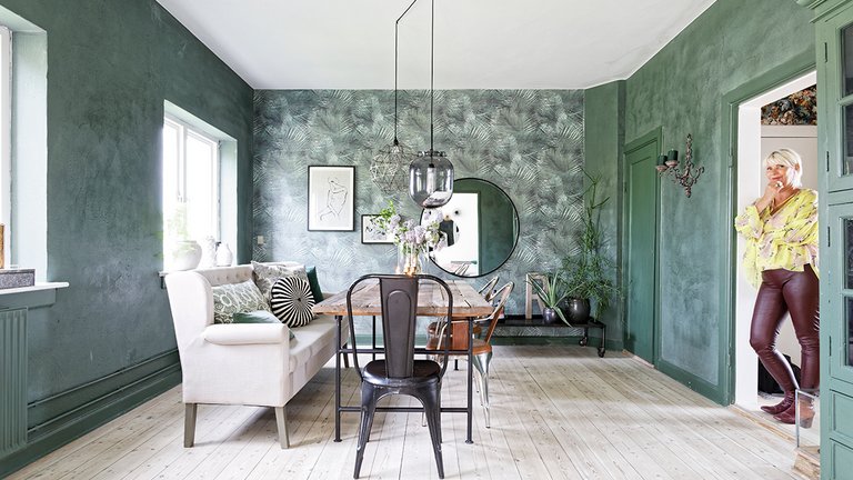 Mette skifter tapet og maling, som andre skifter tøj