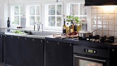 køkken med nye køkkenlåger