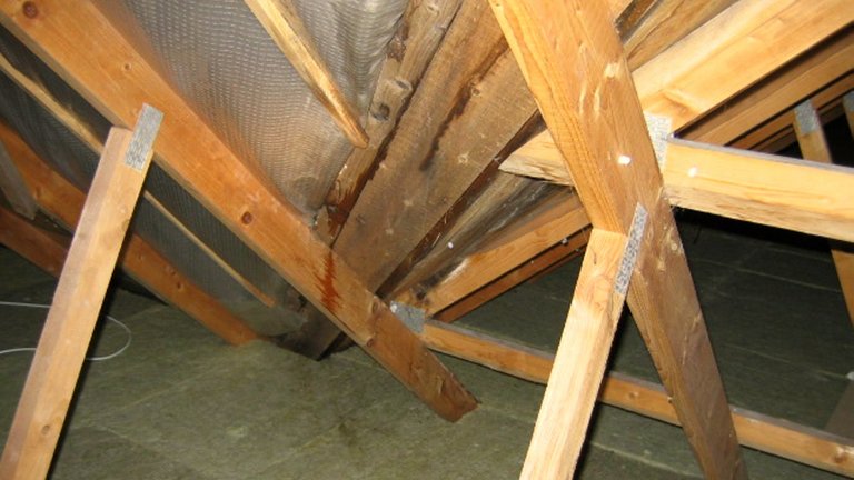 Mangelfuld ventilation af tage