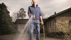 Mand vander have, der er separatkloakeret