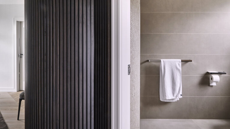 nyt badeværelse med dyre fliser