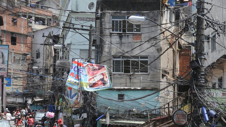 Rasmus bor i Rios største favela