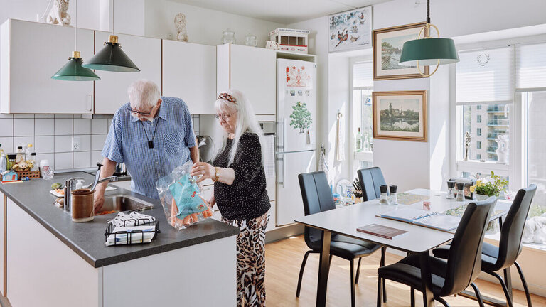 Pølsevognen førte Jørgen og Gurli til lejeboligen