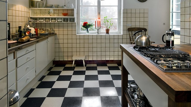 Sådan pudser du gamle fliser op