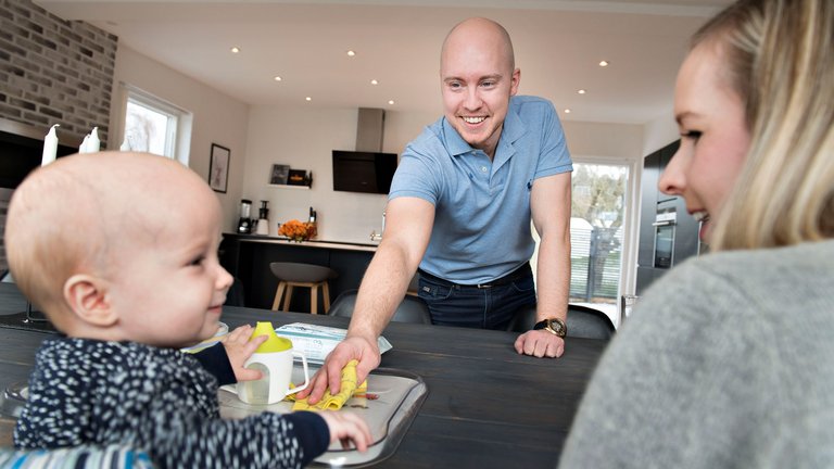 Anders gør rent hver dag