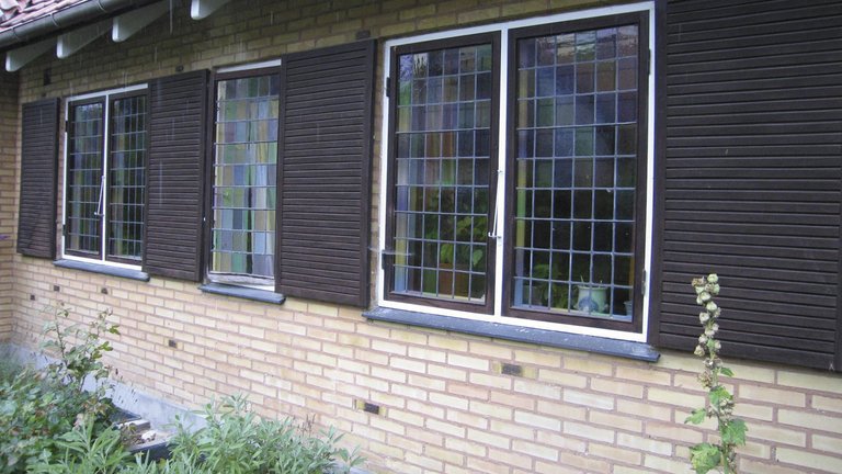 Blyindfattede, farvede ruder – hvor blev de af?