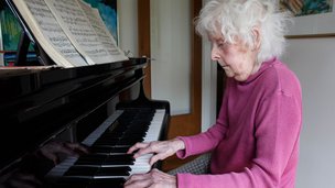 Det er en gave at bo med min mor