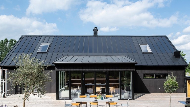 Solceller integreret i tag og facade