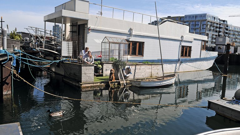 Fra svensk marinebåd til lille familiebolig