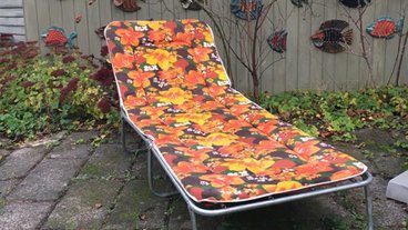 Gammeldags drømmeseng på terrasse