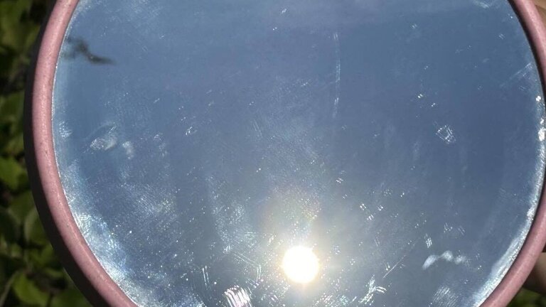 solstråle i kosmetikspejl kan antænde en brand