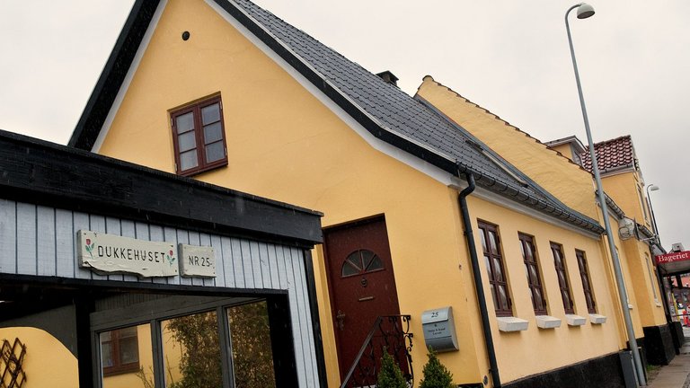 navneskilt med navn på hus