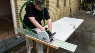 Skære bræt eller pind på langs