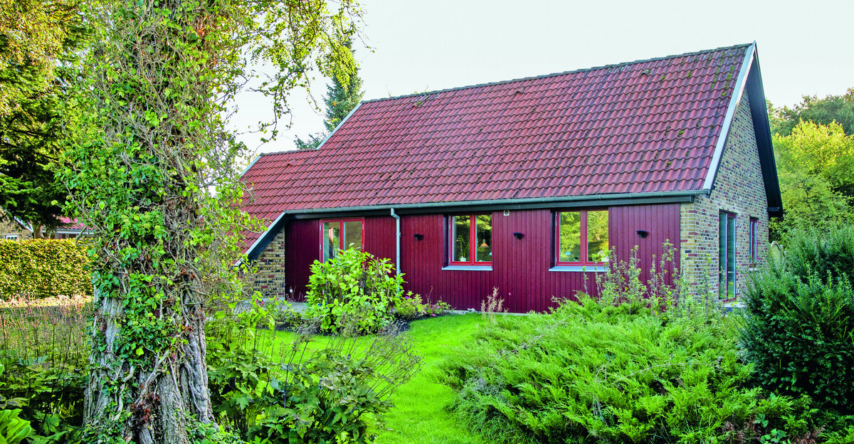 Boligreportage: Se hvordan mørkt skovhus fik nyt liv og lys