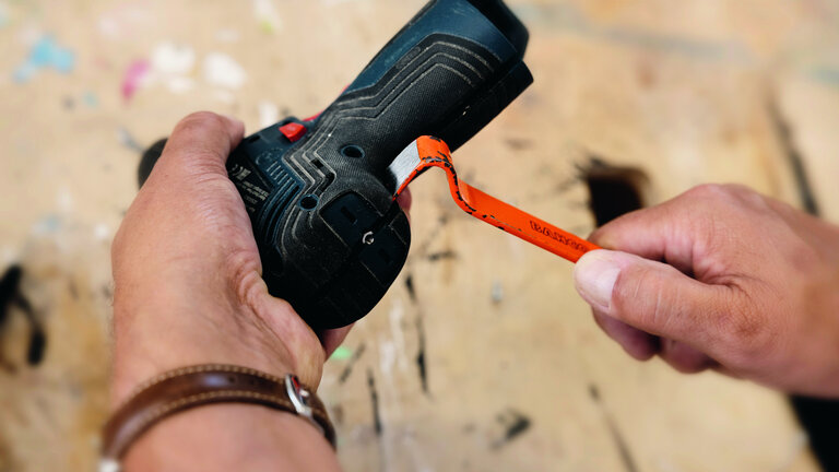 Mini-brækjern skal åbne en boremaskine