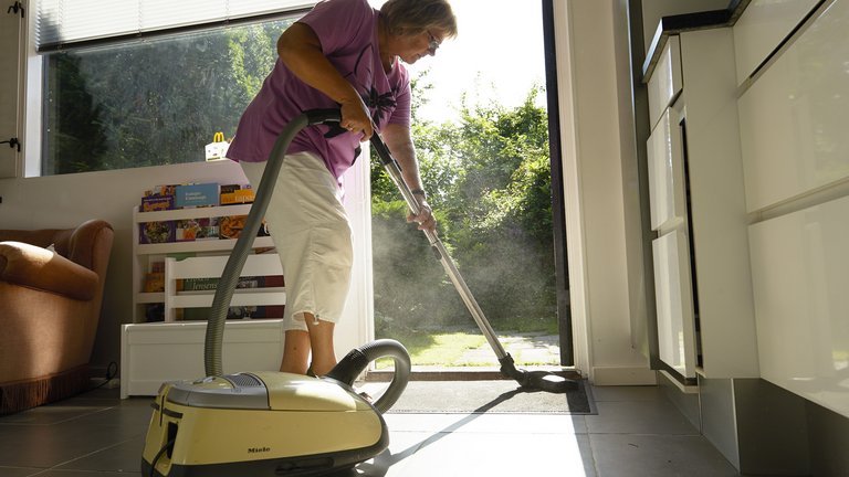 Skal du lufte ud, når du støvsuger?