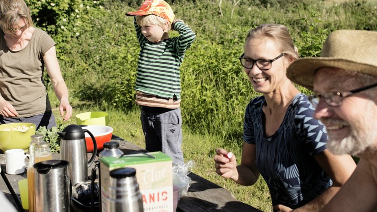 Flere kvinder end mænd vil flytte tæt på børnene