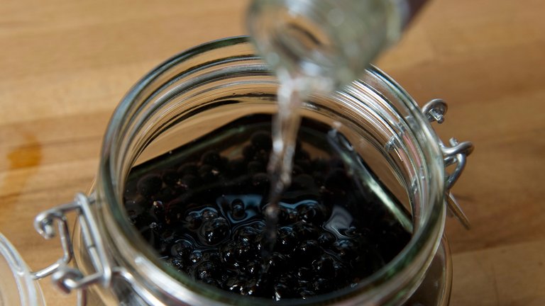 Solbærrom lavet på solbær fra egen have