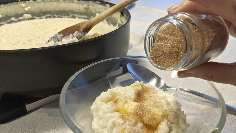 Risengrød, der er brændt på i gryden