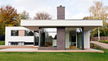 Moderne hus med fladt tag. Foto: Aarstiderne Arkitekter