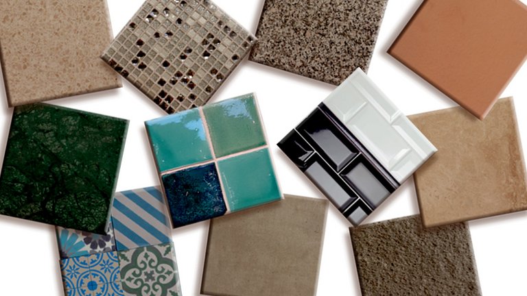 Granit, skifer, travertin, terrazzo, marmor, cement, glasmosaik, terrakotta, beton, uglaserede og glaserede keramiske fliser.