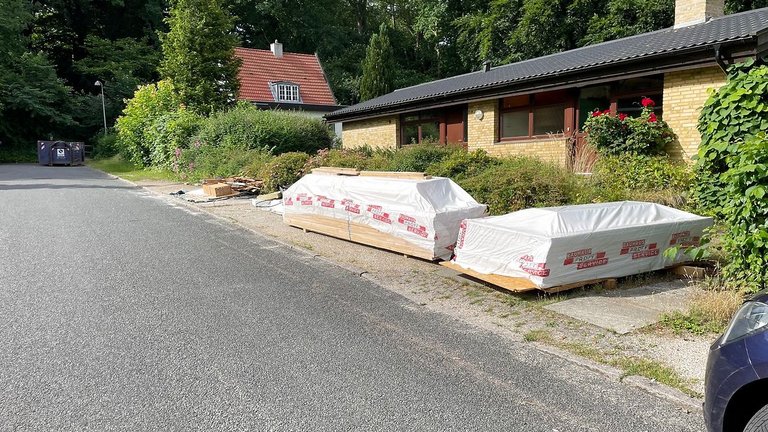 Må du placere byggematerialer på fortov og vej?