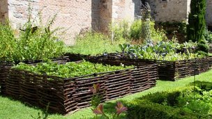 Byg selv dit eget højbed af træ