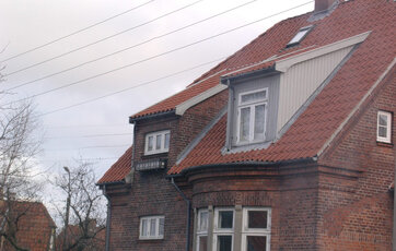 Frontkvist og taskekvist på samme hustag