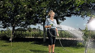 Bruger regnvand til havevanding