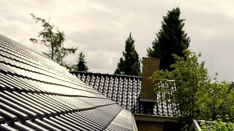 Er glaserede tagsten på taget en god idé?